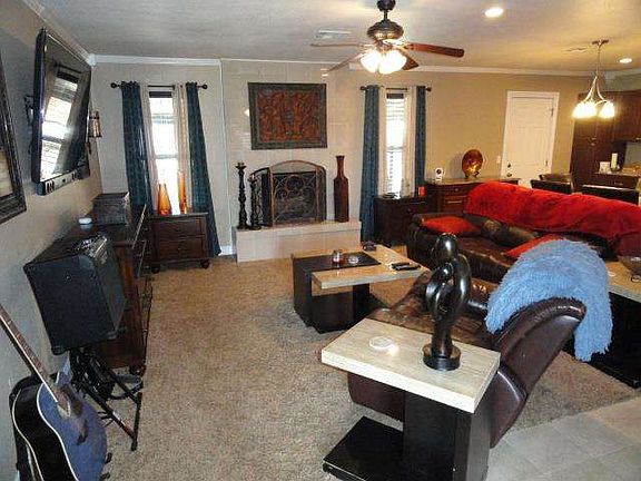 3rd image of 1009 S Morgan Dr