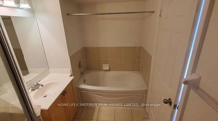 15 Greenview Ave #2012 — Photo 7