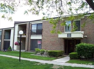 18352 University Park Dr, Livonia, MI 48152