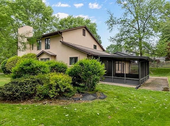 2nd image of 2916 Bella Vista Dr