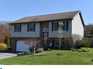 10 Red Stone Cir, Reinholds, PA