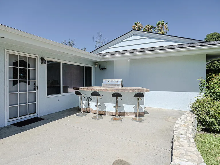 W Rowan St — Photo 16