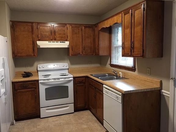 4th image of 545 Wade Ln