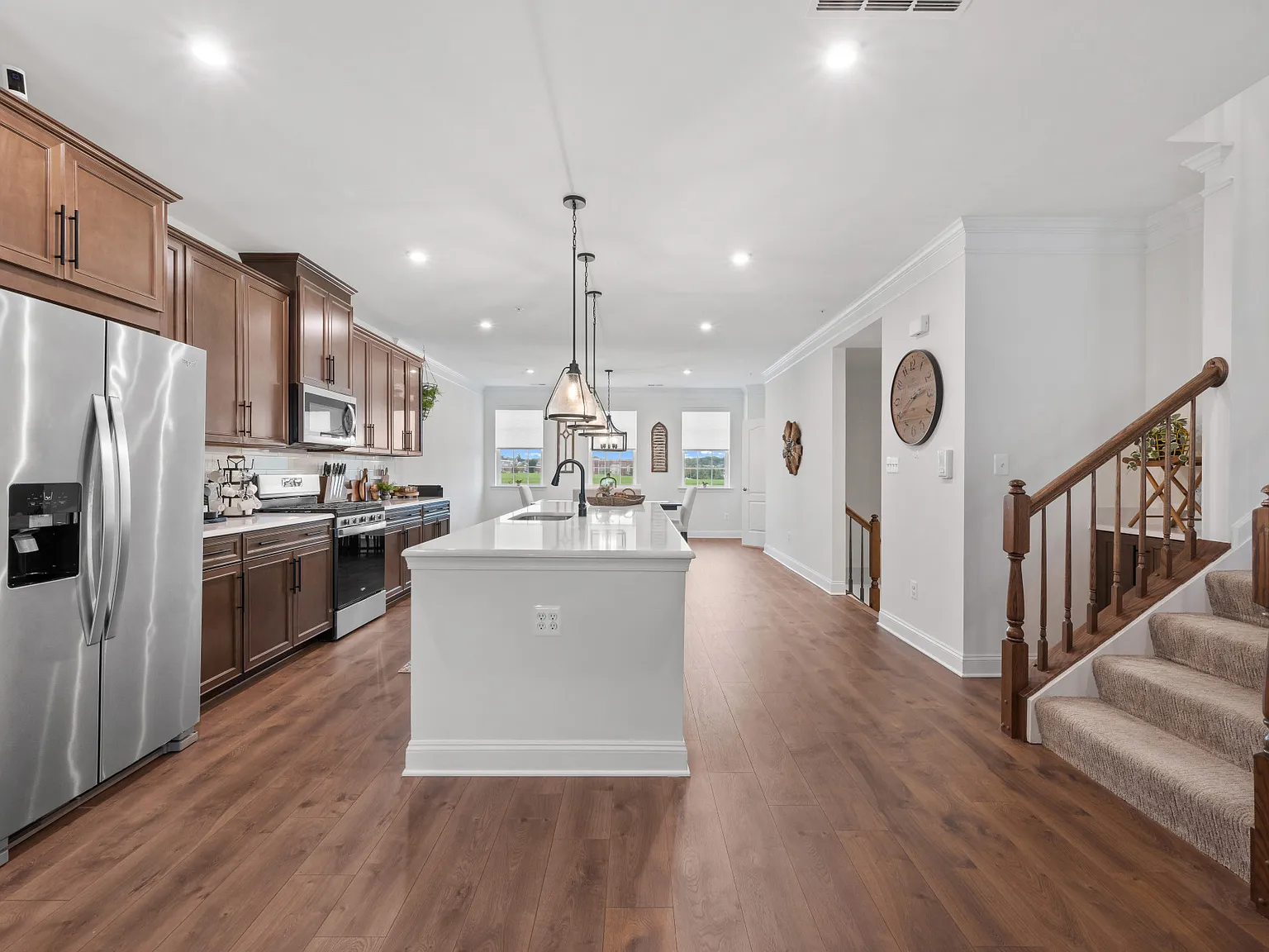 3 bed, 2.5 bath, 2584 sqft, $3,200 — Photo 3