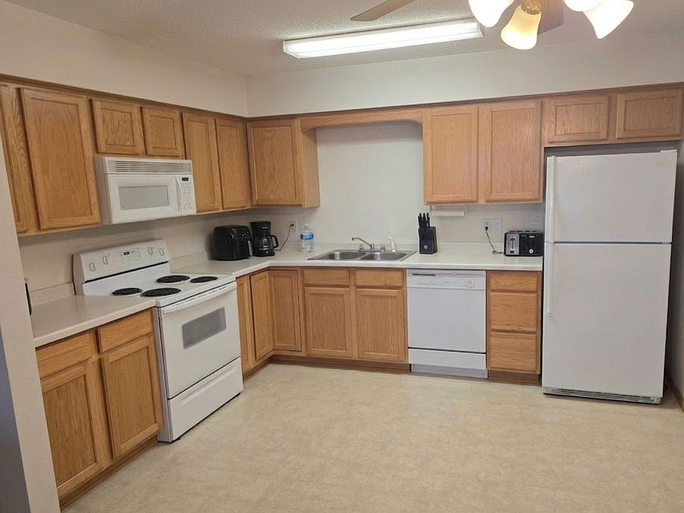 1st image of 22 E Veterans Memorial Hwy APT 6