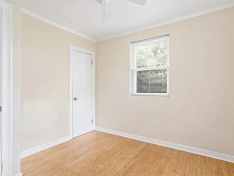 865 Santee St — Photo 10