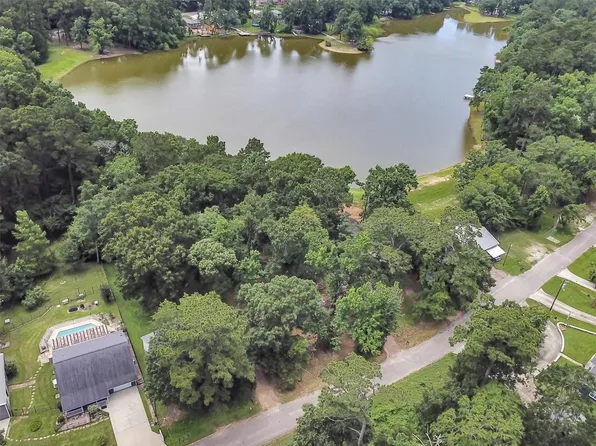 421 Columbia River Rd, Montgomery, TX 77316
