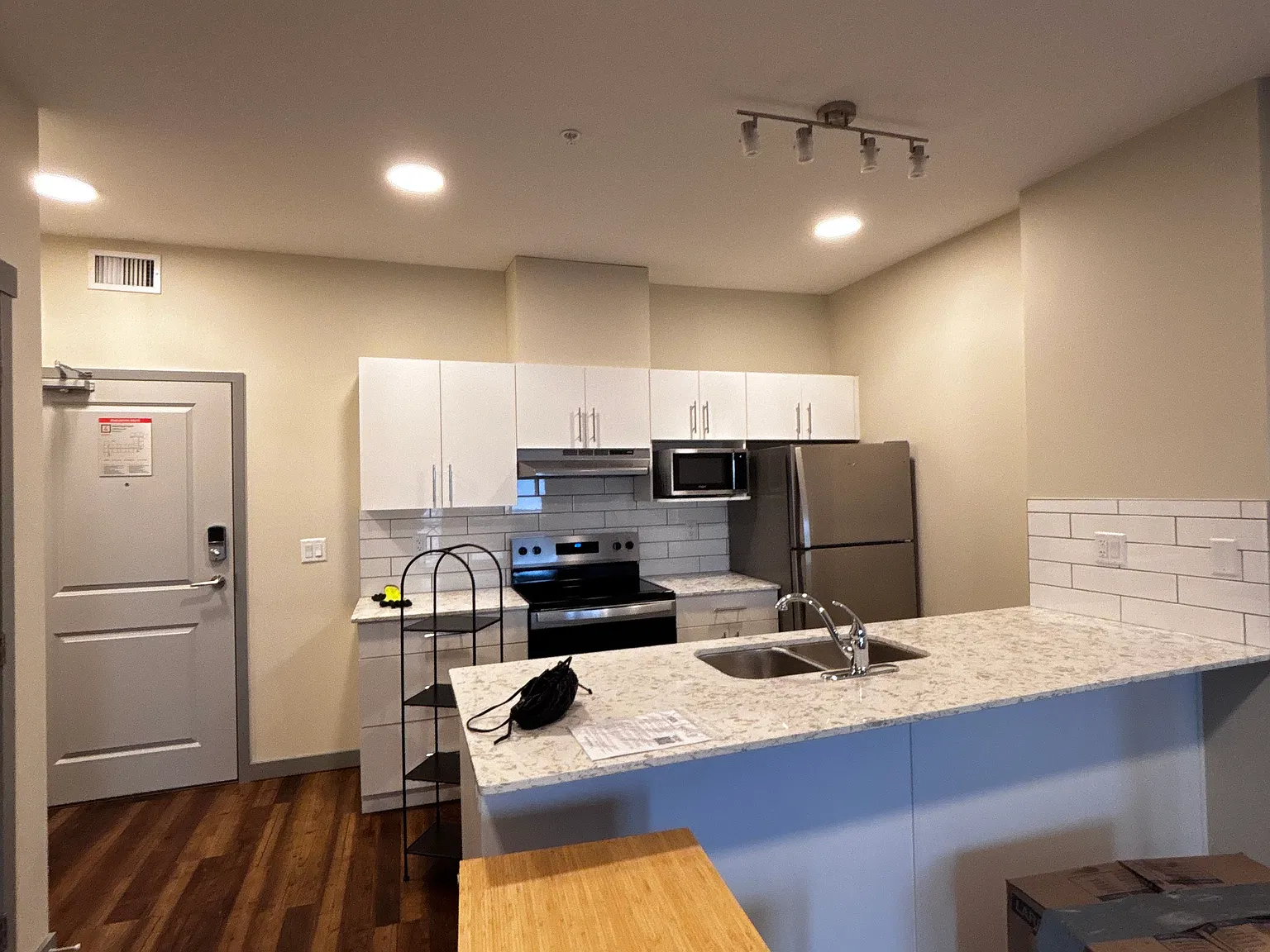 1 bed, 602 sqft, $1,500 — Photo 2