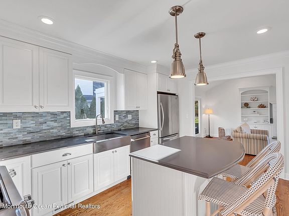 4th image of 408 Trenton Blvd
