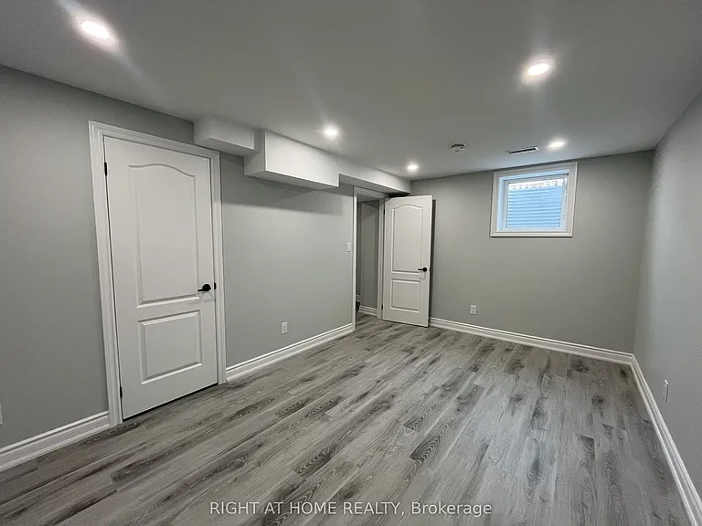 22 Amboise Cres #BASEMENT — Photo 5
