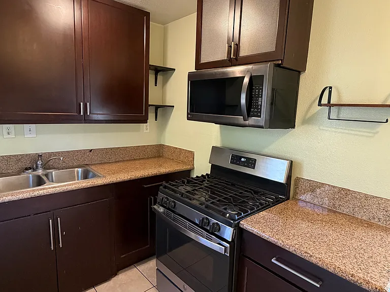 1080 E Madison Ave #1080 — Photo 7