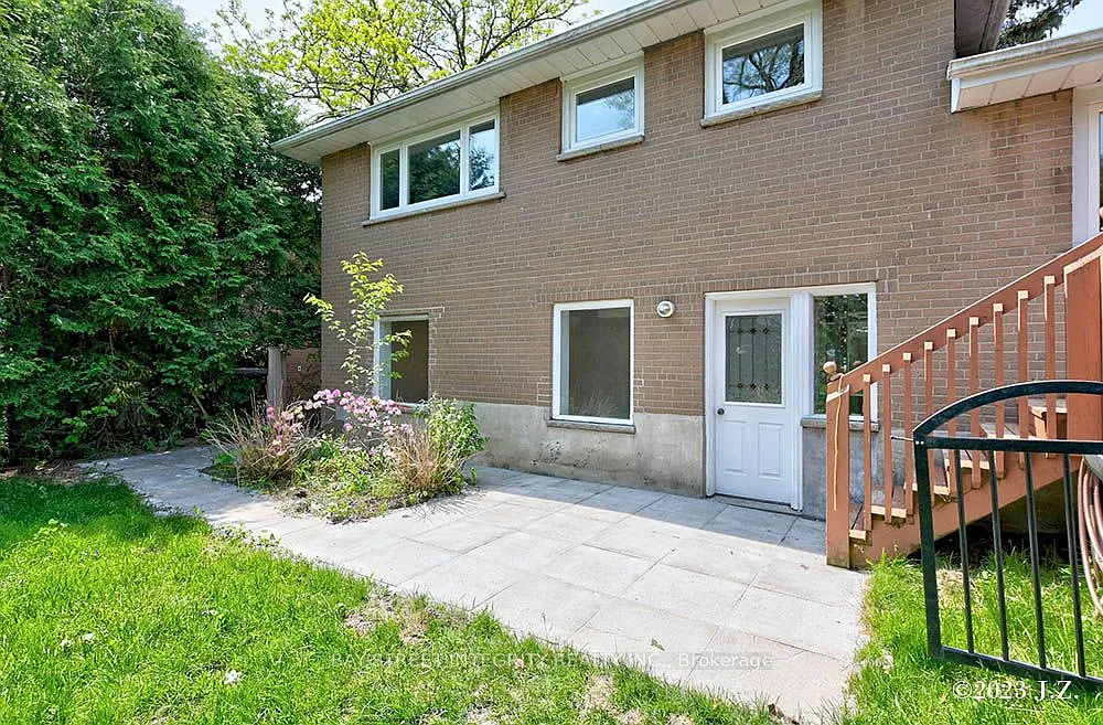 3 bed, $2,200 — Photo 2