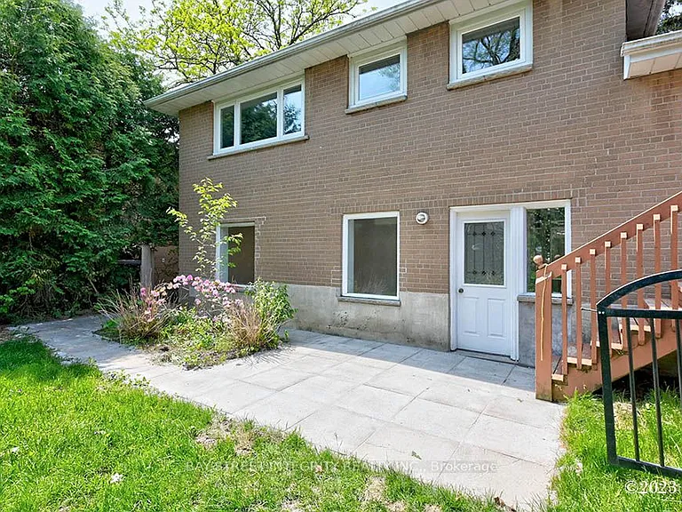 27 Heathview Ave #LOWER — Photo 2
