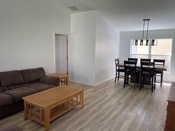 3rd image of 160 Hammock Ct