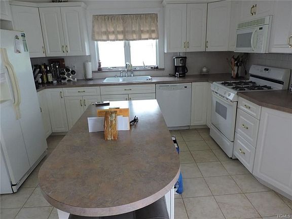 3rd image of 9 Lincoln Ave E