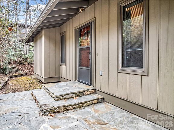 5th image of 417 Ivy Rd