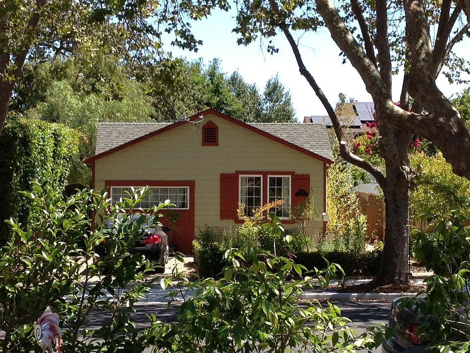 1st image of 851 College Ave