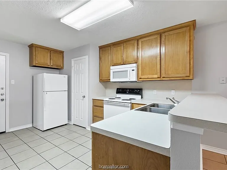 510 Freeman Ave — Photo 6