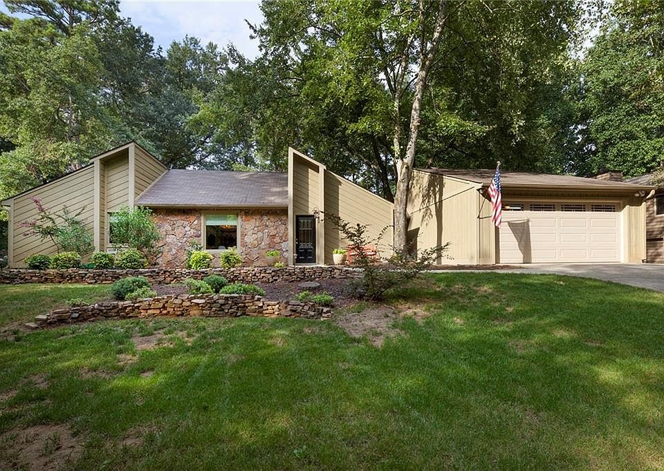 1st image of 2601 Chimney Springs Dr