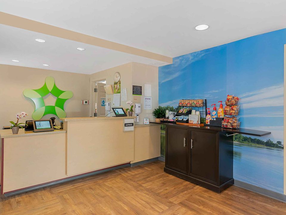 Lobby and Guest Check-in