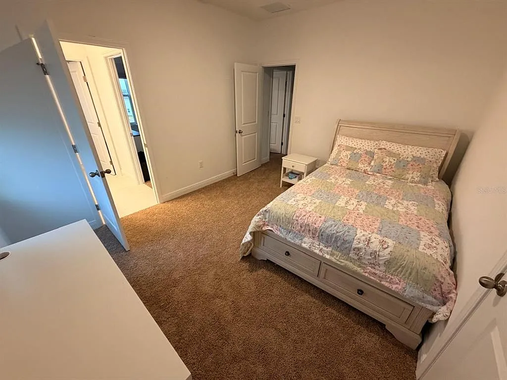 4 bed, 3.0 bath, 2718 sqft, $4,100 — Photo 2