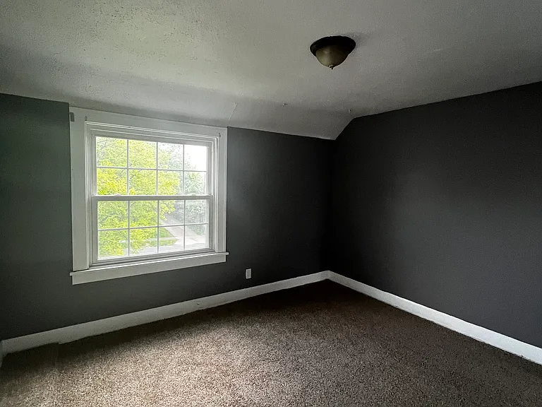 20503 Raymond St — Photo 3