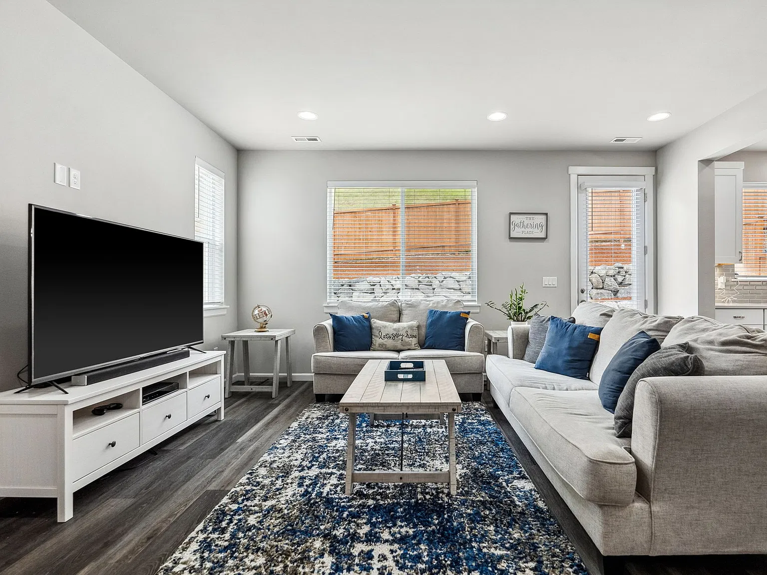 5 bed, 2679 sqft, $3,995 — Photo 2