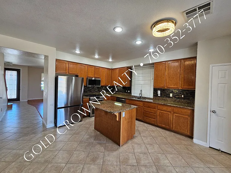 599 Yucca St — Photo 4