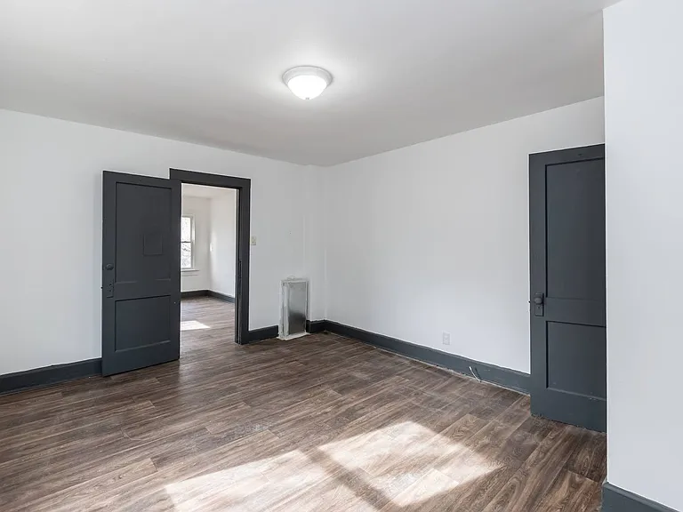 647 Arch St — Photo 9