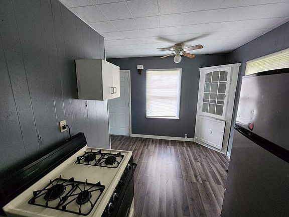 3rd image of 859 E Avondale Ave