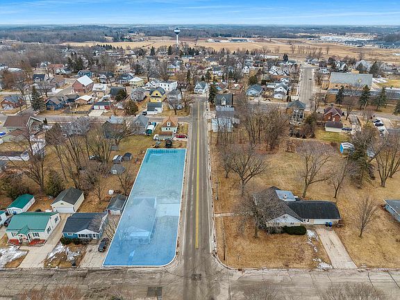 5th image of 325 Elm St