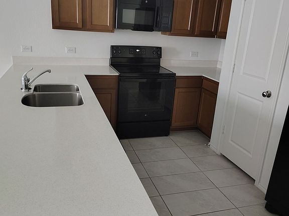 4th image of 142 Plumcove Dr