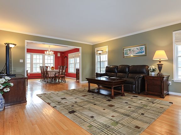 5th image of 34 Overbrook Dr