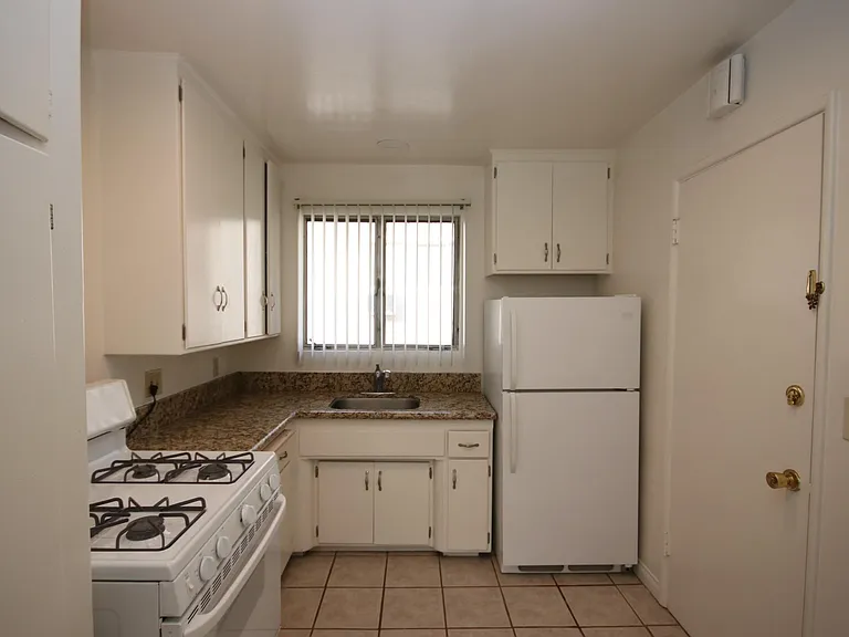 343 S Madison Ave #8 — Photo 14
