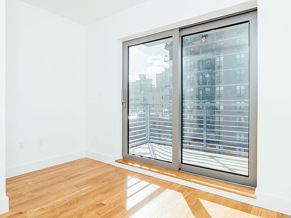 2nd image of 876 Bergen St APT 6B
