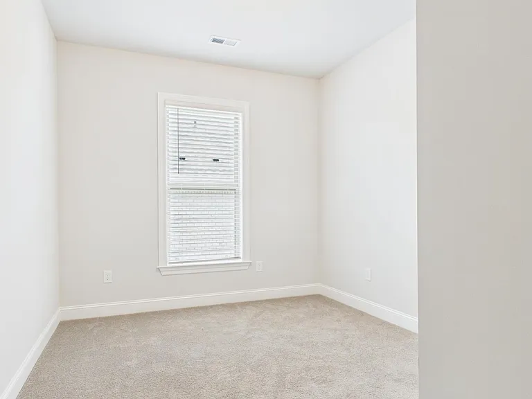 15573 Bees St — Photo 7