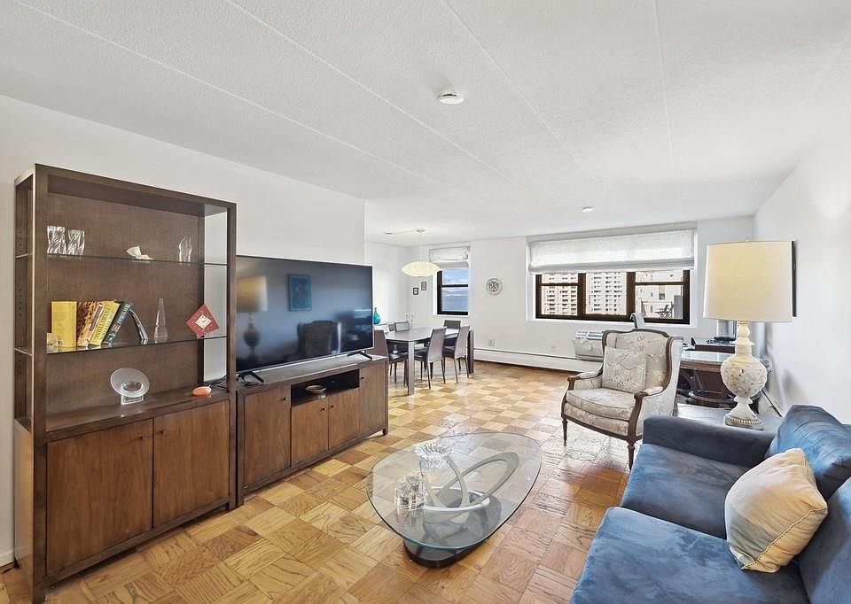 1st image of 1085 Warburton Avenue #622