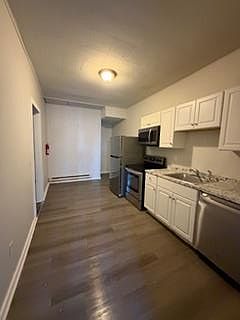 4th image of 662 Main St #2