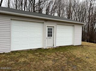 818 Farmers Tpke, Lilly, PA 15938