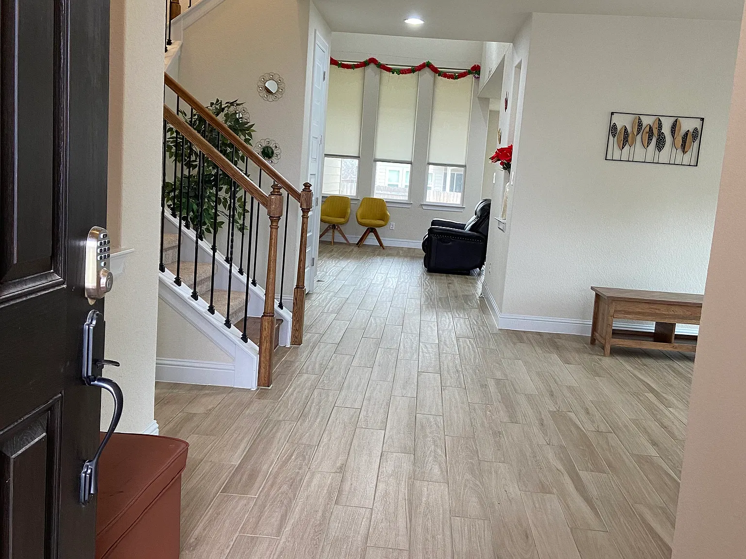 6 bed, 3510 sqft, $3,300 — Photo 3