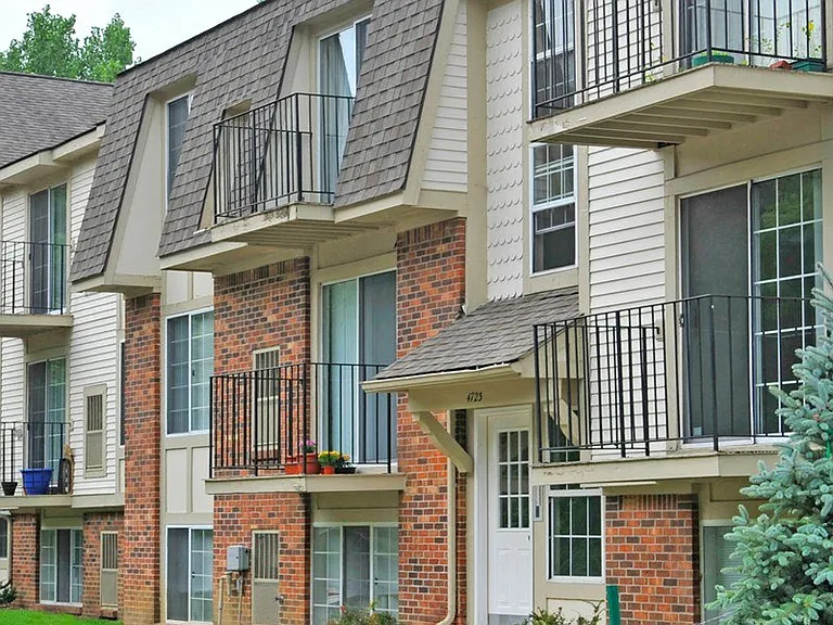 Fox Pointe Apartments — Photo 15