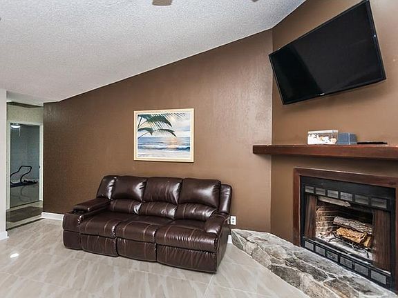 4th image of 2620 Sunridge Cir