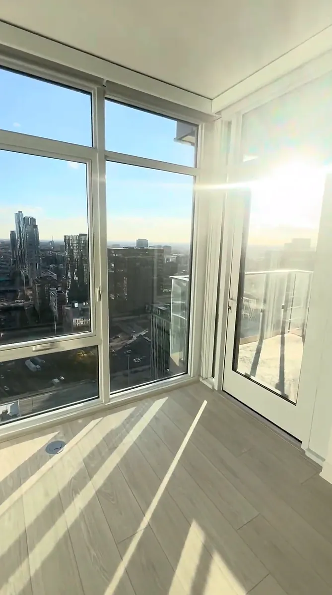 Scenic Balcony - 708 W Wayman St #2203