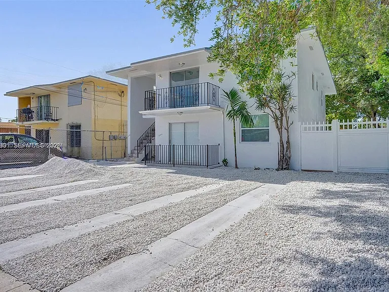 3290 NW 4th St #3290 — Photo 2