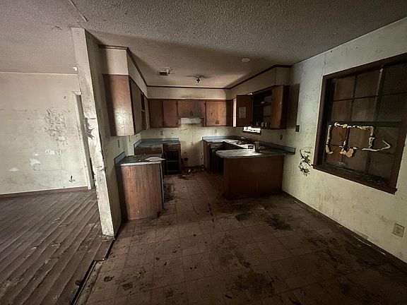 3rd image of 22 Yellow Brick Rd