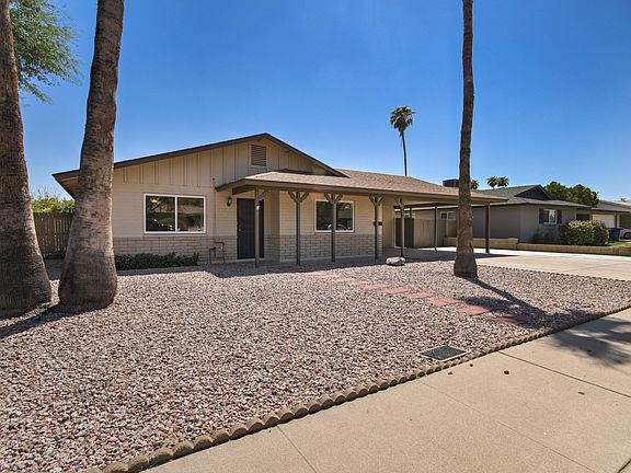 3rd image of 1921 E Meadow Dr
