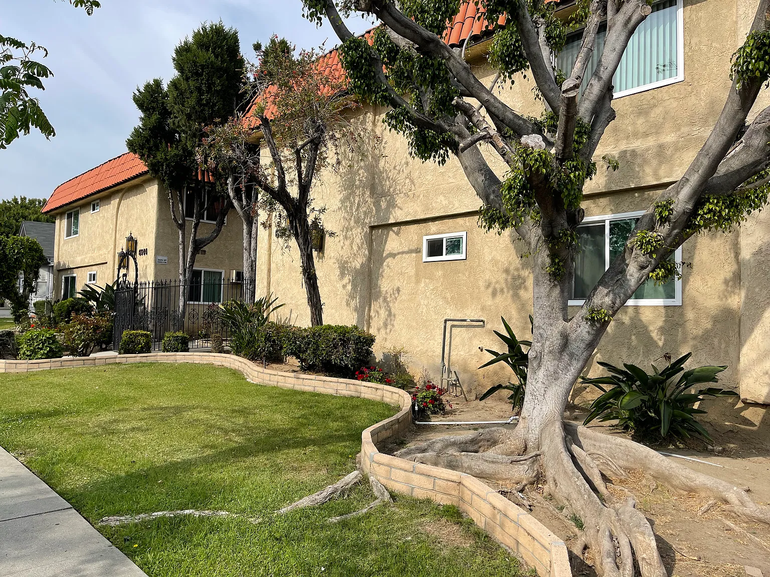2 bed, 700 sqft, $2,200 — Photo 4