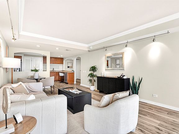 5th image of 700 Richards St APT 2510