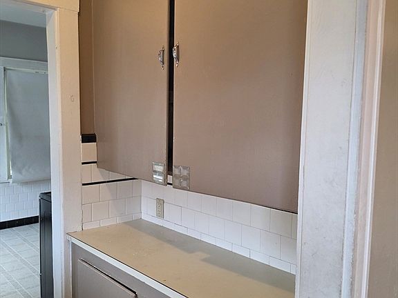 3rd image of 15 Fair Oaks Ave Floor 2