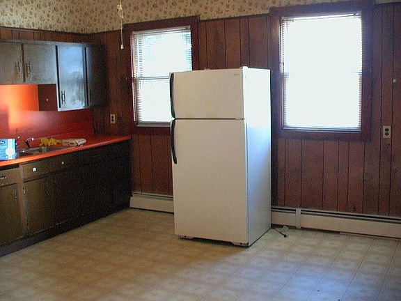 1st rear 13x14 kitchen